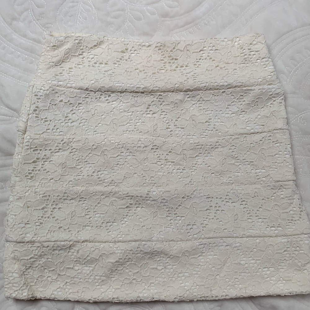 Lace ivory mini skirt